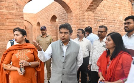 जिल्हाधिकारी विनय गौडा जी.सी.यांनी वेरुळ येथे केला मुक्काम...!