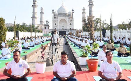 आंतरराष्ट्रीय योग दिन, बिबी का मकबरा आणि विभागीय क्रीडा संकुलात सामूहिक योगासन...!