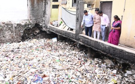 औषधीभवन लगतच्या नाल्याची पाहणी, समस्येवर कायमस्वरूपी उपाययोजना करण्याचे आयुक्तांचे आदेश...!