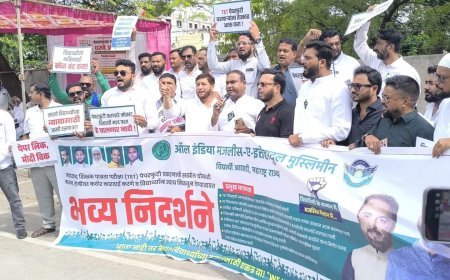 टिईटी परीक्षेचा पेपर फुटी प्रकरणी दोषींवर कठोर कारवाई करण्याची एमआयएमची मागणी, जिल्हाधिकारी कार्यालयासमोर धरणे आंदोलन...!