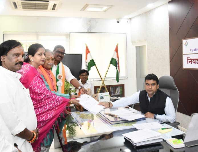 महाविकास आघाडीच्या उमेदवार देवयानी डोणगावकर यांचा उमेदवारी अर्ज दाखल