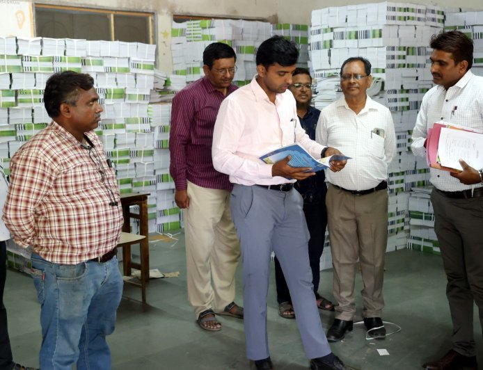 शाळेच्या पहिल्याच दिवशी 1.40 विद्यार्थ्यांच्या हाती पाठ्यपुस्तके, नियोजन पूर्णत्वाकडे...