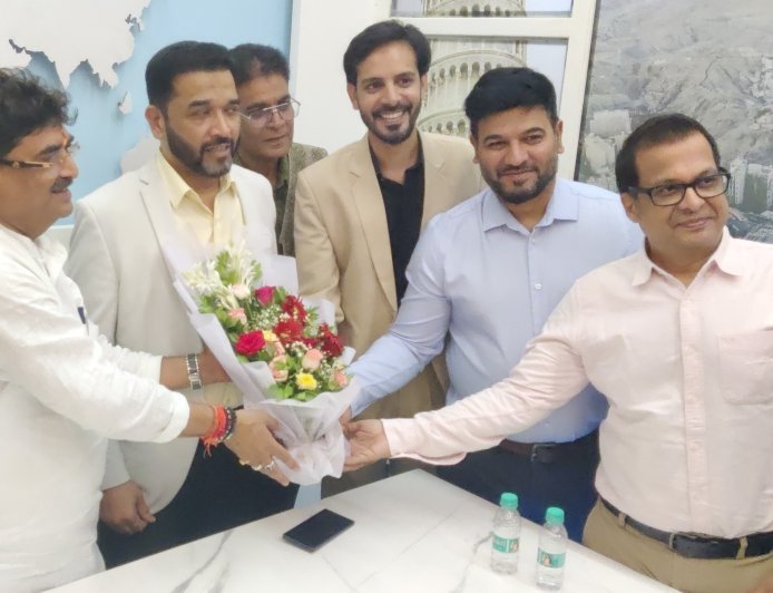विदेशात एमबीबीएस करुन डॉक्टर बनण्याची संधी, कौन्सिलिंग सेंटरचे संजय केनेकर यांच्या हस्ते शानदार उद्घाटन...!