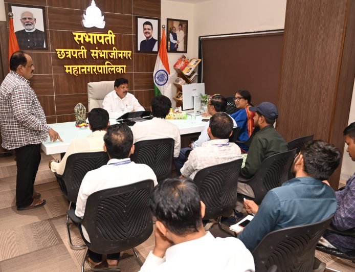 शहरातील रस्त्यांवरील पोल शिफ्टींग व नालेसफाईची कामे तातडीने पूर्ण करा - अनिल मकरिये