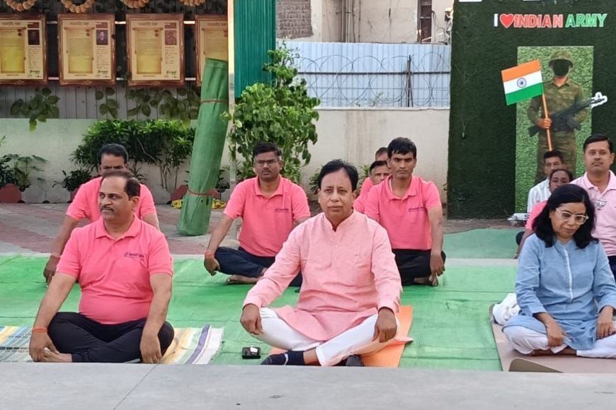 देवगिरी बँकेच्या वतीने आंतरराष्ट्रीय योग दिन उत्साहात साजरा...!