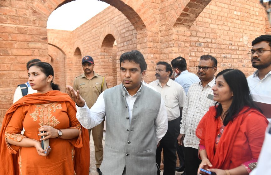 जिल्हाधिकारी विनय गौडा जी.सी.यांनी वेरुळ येथे केला मुक्काम...!