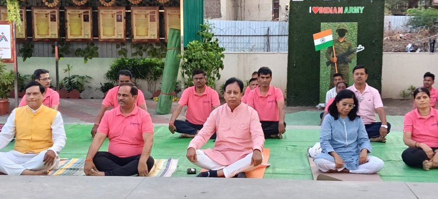 देवगिरी बँकेच्या वतीने आंतरराष्ट्रीय योग दिन उत्साहात साजरा...!