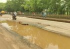 शहरात खड्डे, खड्डे बुजवण्याची यंत्रणा रस्त्यावर पण व्हिआयपी रोडवरील खड्डे कधी बुजवणार, हर्सुल जेलसमोर सिमेंट रस्ता खोदला दुरुस्ती नाही...!
