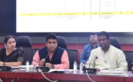 लाभार्थ्यांना घरकुलसाठी जागा व वाळू मोफत उपलब्ध करून द्या - जिल्हाधिकारी विनय गौडा जी.सी.
