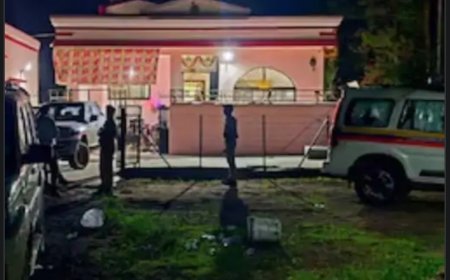 तथाकथित डाॅन दिवंगत बाबा फरजंद यांच्या बंगल्यात  छापा, मिळाले पाच कोटींचे घबाड, पिस्टल, काडतूस, तलवारी...!