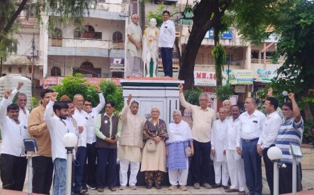 सोनम वांगचुक व विद्यार्थ्यांच्या आंदोलनाला पाठिंबा देण्यासाठी गांधी पुतळ्यासमोर लाक्षणिक उपोषण...!
