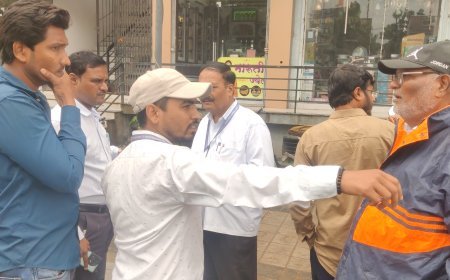 जटवाडा रोडवरील रहदारीला अडथळा निर्माण करणारे विजेचे खांब हटवण्यासाठी कामाला गती, अधिकाऱ्यांनी केली पाहणी...