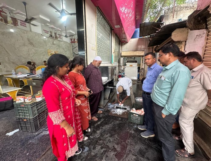 पैठण गेट परिसरातील प्रसिद्ध लकी ज्यूस सेंटर व फ्रेश ज्यूस सेंटरवर एफडिएची धडक कारवाई...!
