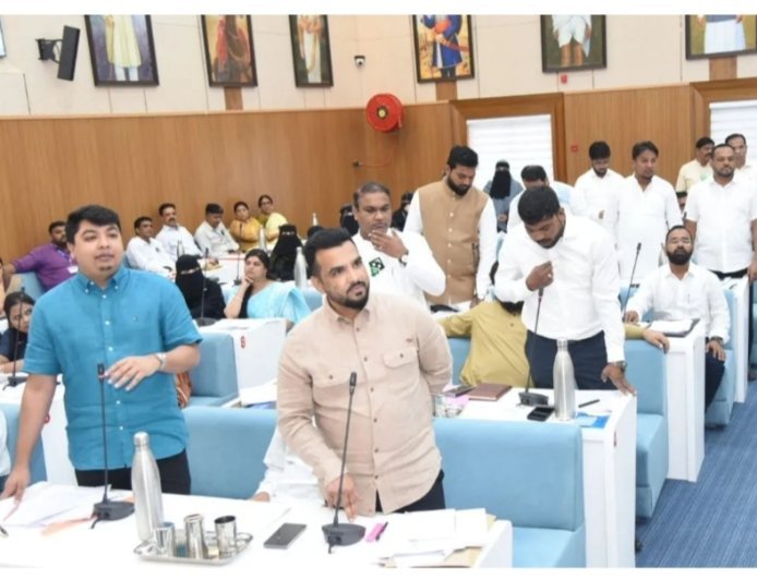 धार्मिक स्थळे व शाळेजवळील दारुची दुकाने हटवा, सर्वसाधारण सभेत एमआयएम नगरसेवकांचा गदारोळ...!