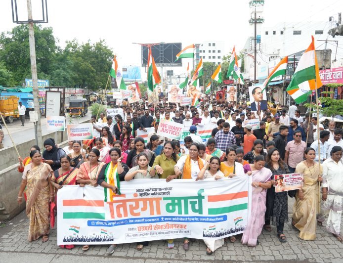 शहरात निघालेल्या तिरंगा यात्रेला हजारोंचा जनसागर लोटला