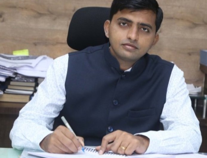शहरातील ऐतिहासिक तटबंदीलगतची अतिक्रमणे हटविण्याचे मनपा आयुक्तांचे आदेश...!