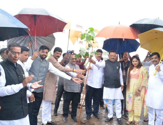 मिटमिटा येथील प्रस्तावित झूलाॅजिकल पार्कमध्ये 3 हजार वृक्षारोपणाने वृक्षारोपण सप्ताहाची सांगता...!