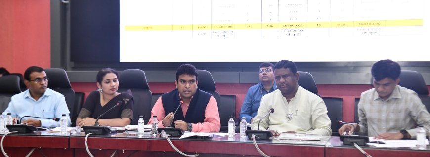 लाभार्थ्यांना घरकुलसाठी जागा व वाळू मोफत उपलब्ध करून द्या - जिल्हाधिकारी विनय गौडा जी.सी.