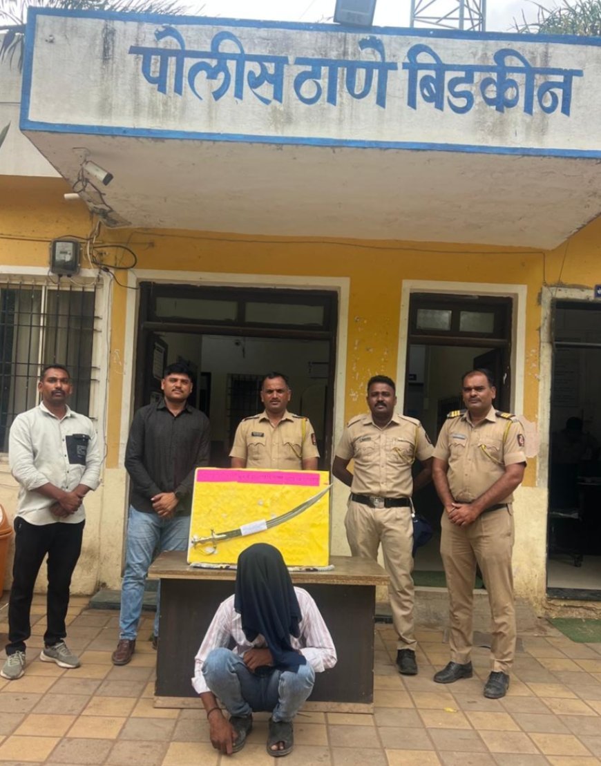 बेकायदेशीर तलवारीसह युवकाला केली अटक...