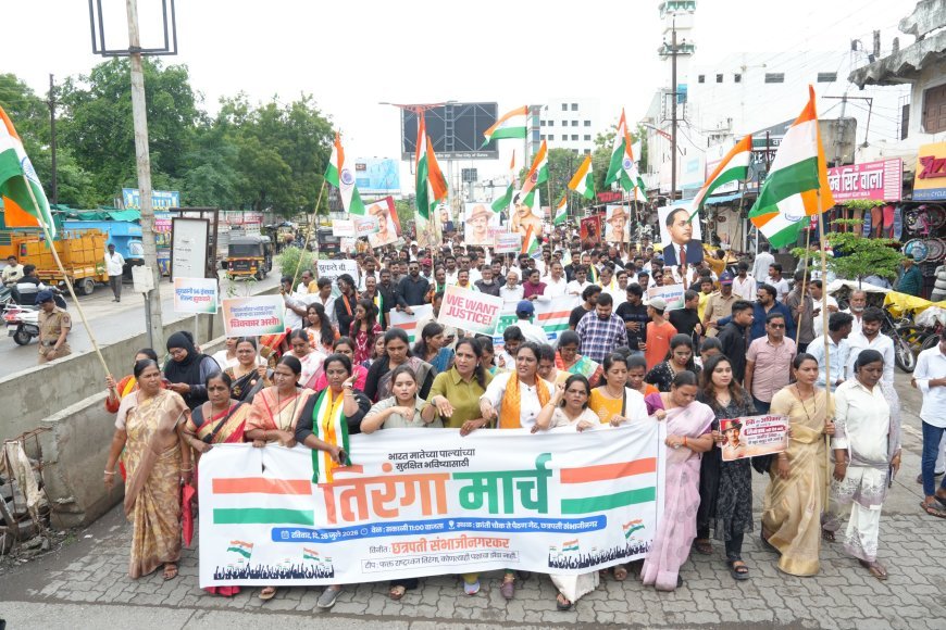 शहरात निघालेल्या तिरंगा यात्रेला हजारोंचा जनसागर लोटला