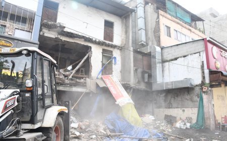 शहरातील आणखी 5 धोकादायक इमारतींवर फिरला महापालिकेचा बुलडोझर, 2 दिवसांत 10 इमारती जमीनदोस्त