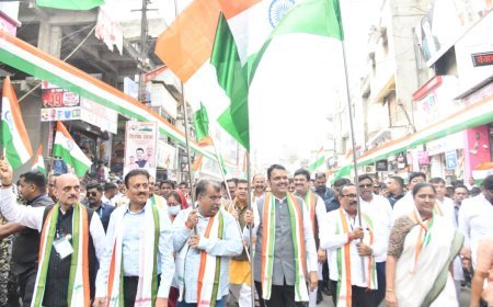 मुख्यमंत्री देवेंद्र फडणवीस यांच्या उपस्थितीत शहरात निघाली भव्य तिरंगा रॅली