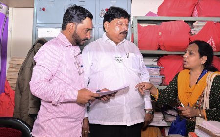 अनिल मकरिये यांची अचानक जन्म-मृत्यू विभागाला भेटीने खळबळ... तक्रारींची दखल