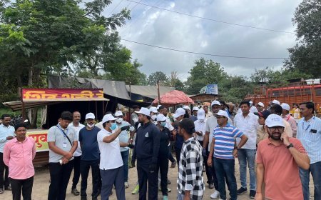 स्वच्छ, सुंदर वेरुळसाठी सरसावले प्रशासन...केले श्रमदान...