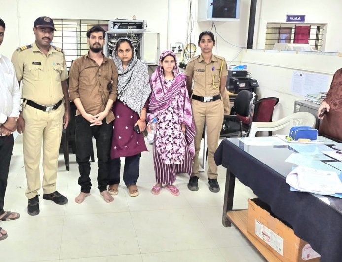 बेवारस अवस्थेत सापडलेल्या तरुणाला रेल्वे पोलीस व माणूसकीचा आधार, कुटुंबाशी घडवून आणली भेट...