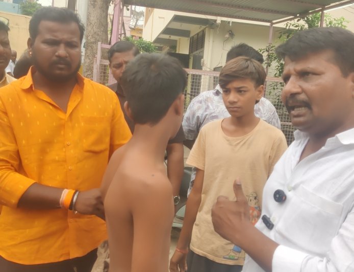 एमआयएमच्या नगरसेवकावर मारहाणीचा आरोप, अवैध बांधकाम पाडताणाचे व्हिडिओ घेतल्याने वाद...