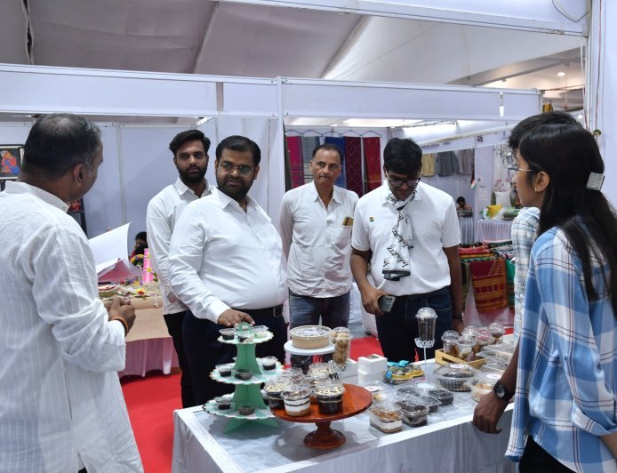 चोखंदळ खरेदीसाठी आता रविवार शेवटची संधी...! चला सागर रिसाॅर्टला