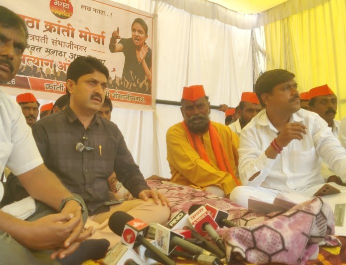 विखे पाटील यांच्यावर मराठा क्रांती मोर्चाचा संताप, वेळ देऊन भेटायला आले नाही...!