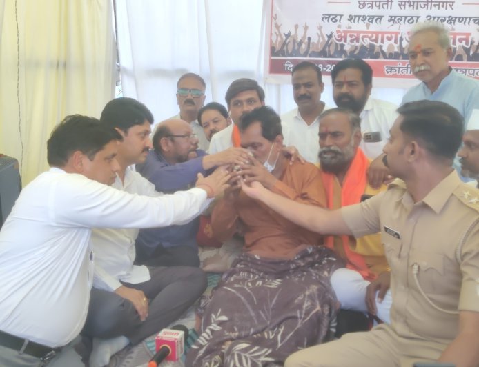 डॉ.राजेंद्र दाते पाटील यांचे 16 दिवसांचे अन्नत्याग आंदोलन स्थगित, घाटी रुग्णालयात दाखल...!