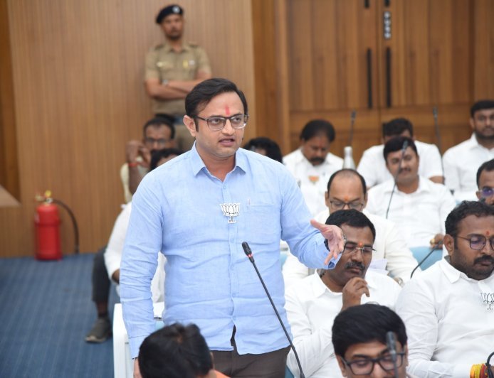 महापालिका शाळांसाठी "झिरो बजेट 10 पाॅईंट अजेंडा, नगरसेवक हर्षवर्धन कराड यांचा सर्वसाधारण सभेत प्रस्ताव...!