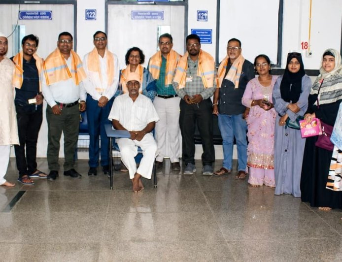 घाटी रुग्णालयात ब्रेन ट्युमयची यशस्वी शस्त्रक्रिया केल्याबद्दल मुतवल्ली विंगने डॉक्टरांचा केला सत्कार...!