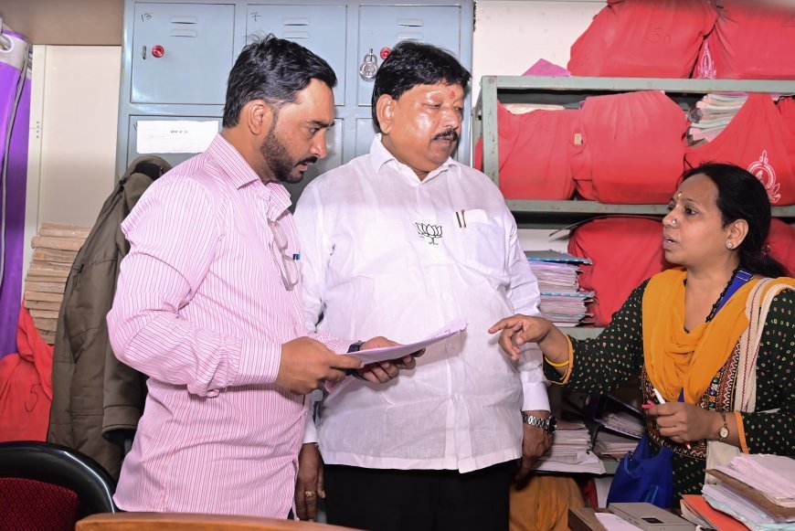 अनिल मकरिये यांची अचानक जन्म-मृत्यू विभागाला भेटीने खळबळ... तक्रारींची दखल
