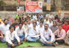 दुय्यम निबंधक कार्यालयाच्या मनमानी कारभाराच्या विरोधात केले आंदोलन...