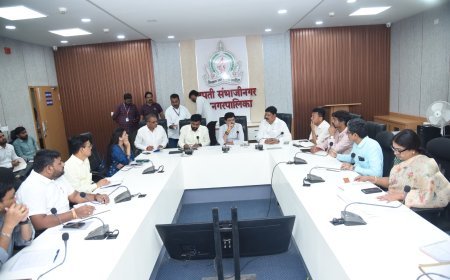 गणेशोत्सवाच्या पूर्वतयारीचा महापौरांनी घेतला आढावा, खड्डे बुजविणे, एक खिडकी योजना, विसर्जनाचा घेतला आढावा