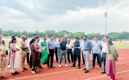 सिंथेटिक ट्रॅकच्या कामाची विभागीय आयुक्त जी.श्रीकांत यांनी केली पाहणी