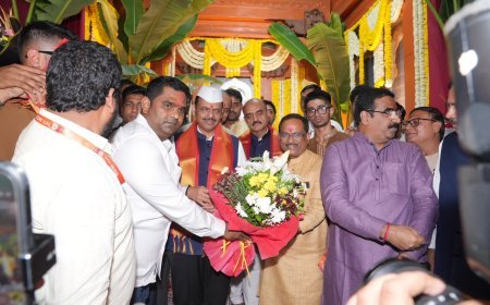मुख्यमंत्री देवेंद्र फडणवीस यांच्या हस्ते गणरायाची आरती...