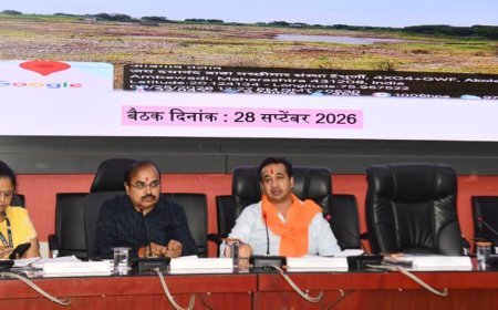 दुष्काळ स्थितीत तलावांतील गाळ काढण्यास प्राधान्य द्यावे - मंत्री नितेश राणे
