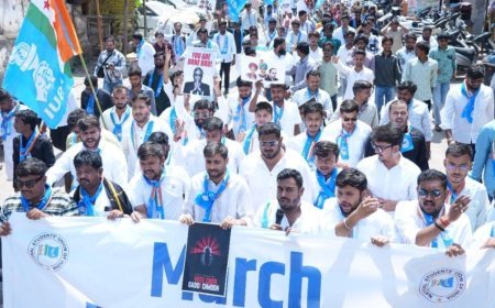 शहरात एनएसयुआयचा March For Democracy विराट मोर्चा