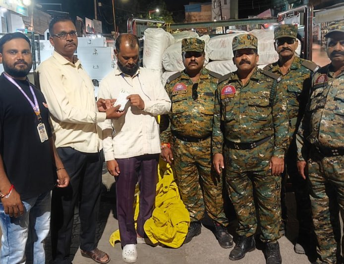 महापालिकेच्या रडारवर बाहेरून येणारे प्रतिबंधित प्लास्टिक, ट्रान्सपोर्टमधून 1080 किलो कॅरी बॅग जप्त...!