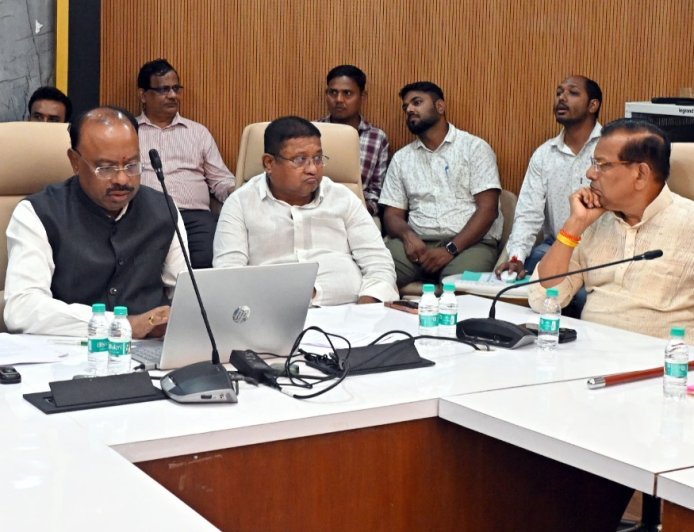 दुष्काळ परिस्थितीबाबत जिल्हाधिकाऱ्यांना तात्काळ अहवाल सादर करण्याचे महसूलमंत्र्यांचे आदेश