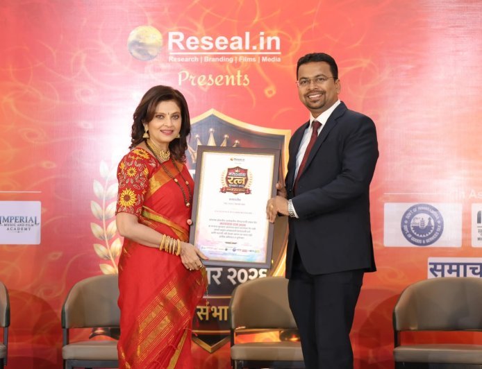 डॉ.विजय मेहेत्रे यांना मराठवाडा रत्न पुरस्कार, अभिनेत्री वर्षा उसगावकर यांच्या हस्ते पुरस्कार प्रदान