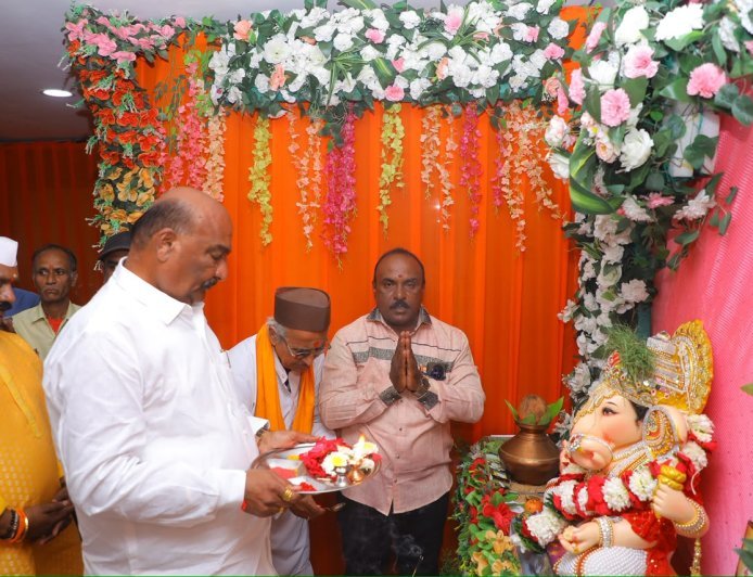 श्री गणेश महासंघाच्या "श्री"ची खा.संदिपान भुमरे यांच्या हस्ते प्रतिष्ठापना तर आ.अंबादास दानवे यांच्या हस्ते आरती...