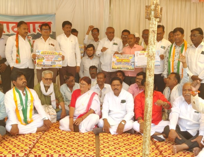 मराठवाड्याच्या समन्यायी पाणी वाटपासाठी तीन दिवसीय धरणे आंदोलन सुरू