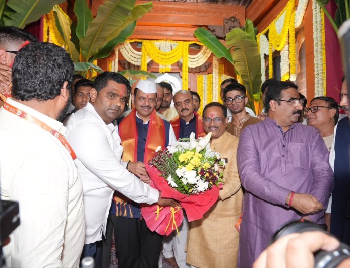 मुख्यमंत्री देवेंद्र फडणवीस यांच्या हस्ते गणरायाची आरती...