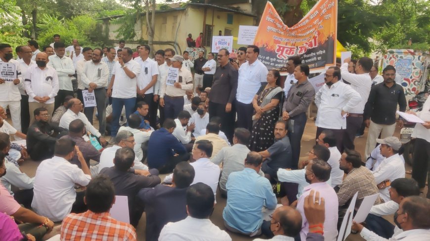शिक्षकदिनी गुरुजी रस्त्यावर, जुनी पेन्शनसाठी काढला मुकमोर्चा...!