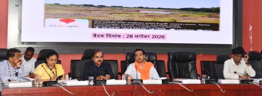 दुष्काळ स्थितीत तलावांतील गाळ काढण्यास प्राधान्य द्यावे - मंत्री नितेश राणे